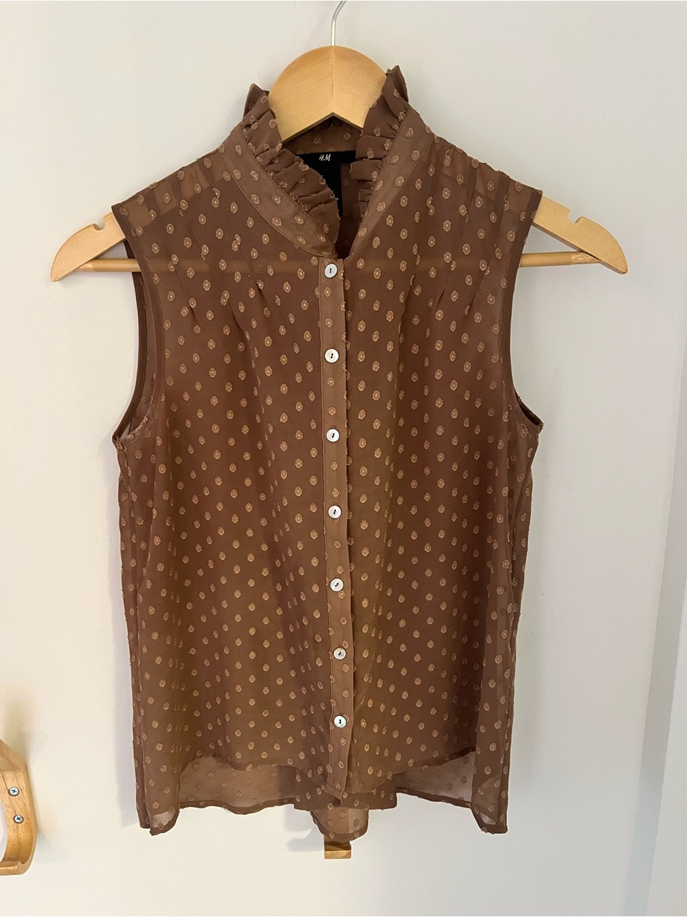 H&M Women's Brown Polka Dot Sleeveless Ruffle Neck Blouse